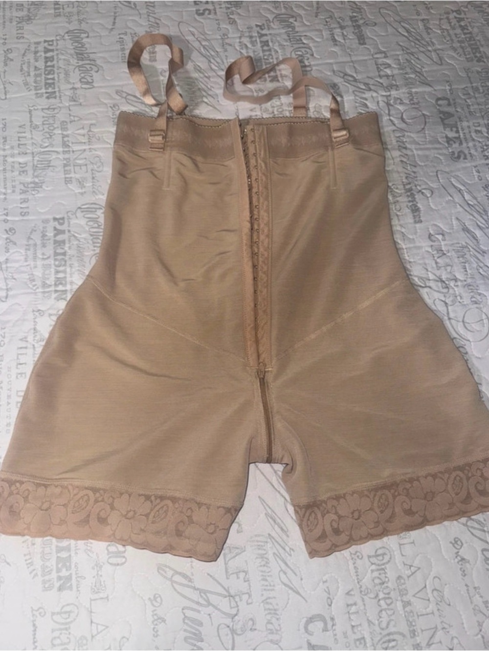 Nude Shapewear Bodyshort with Lace Trim faja